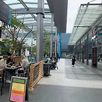 Grand Tres Agreable Avec Bar, Cuisine Et Terrasse 아파트