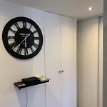 Grand Tres Agreable Avec Bar, Cuisine Et Terrasse 아파트 *