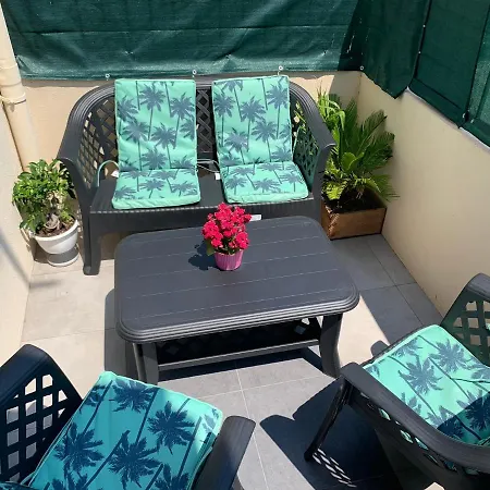 Grand Tres Agreable Avec Bar, Cuisine Et Terrasse 아파트
