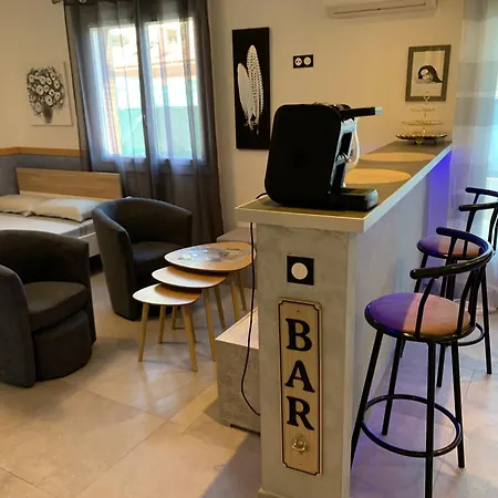 Grand Tres Agreable Avec Bar, Cuisine Et Terrasse 아파트 케인즈수르메르