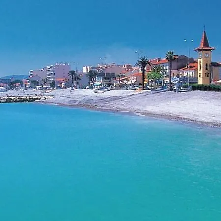 Grand Tres Agreable Avec Bar, Cuisine Et Terrasse Apartment
