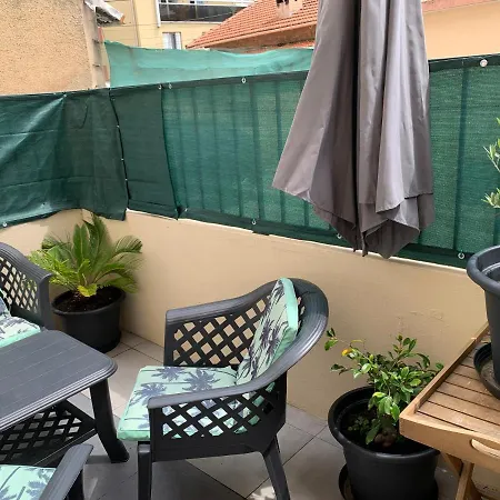 Grand Tres Agreable Avec Bar, Cuisine Et Terrasse *
