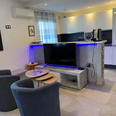 Grand Tres Agreable Avec Bar, Cuisine Et Terrasse Cagnes-sur-Mer